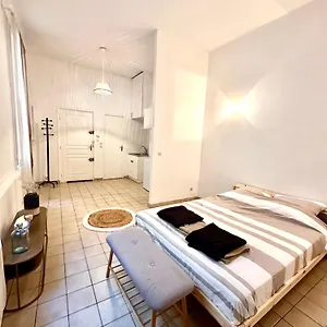 Bel Confort 75009 , Paris France